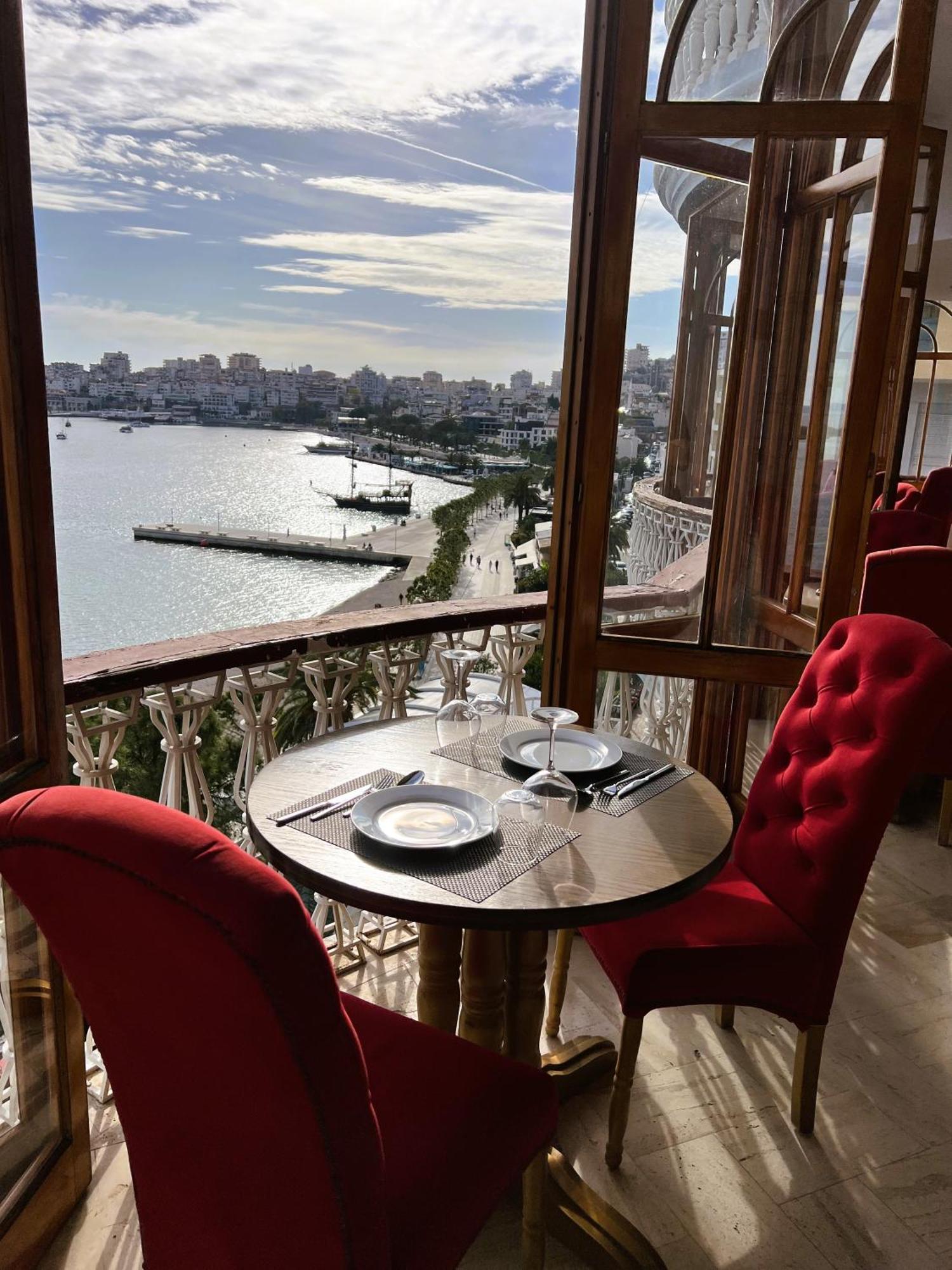 Monte Cristo Hotel With Rooftop Pool Саранде Екстериор снимка